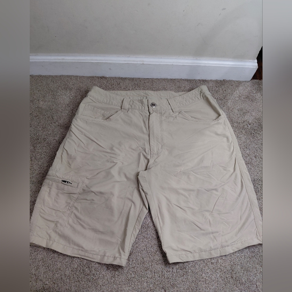 Patagonia Men's Size 32 Tan Cargo Shorts